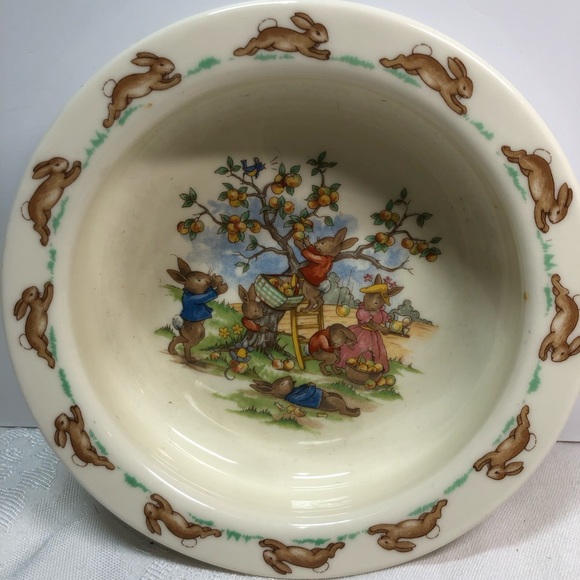 Vintage Royal Doulton Bunnykins 6" Child's Plate/ Bowl - Apple Picking - Picture 4 of 10
